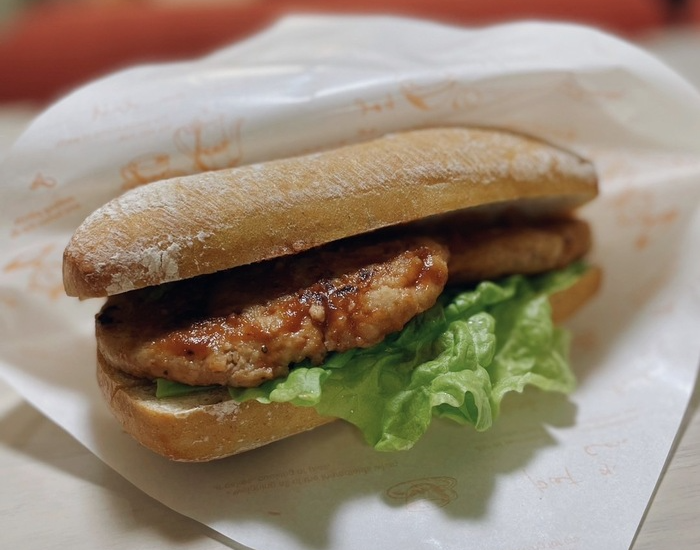 明宝バーガーのトマトソース味