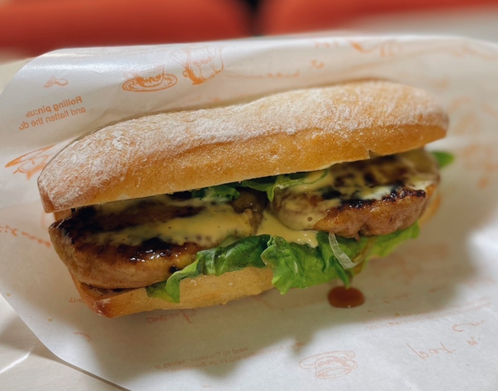 明宝バーガーのテリマヨソース味